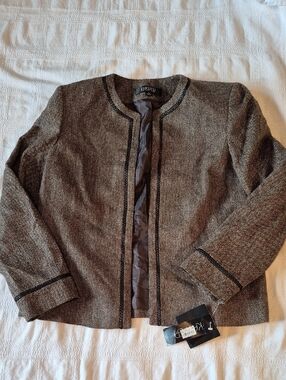 Kasper women's size 14 blazer trim is defective and peeling NWT price per defect